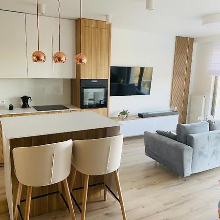 Luxury White Apartment In Park Lotnikow Краков Экстерьер фото