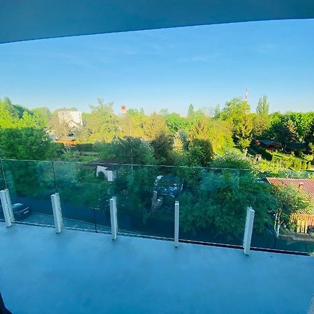 Luxury White Apartment In Park Lotnikow Краков Экстерьер фото