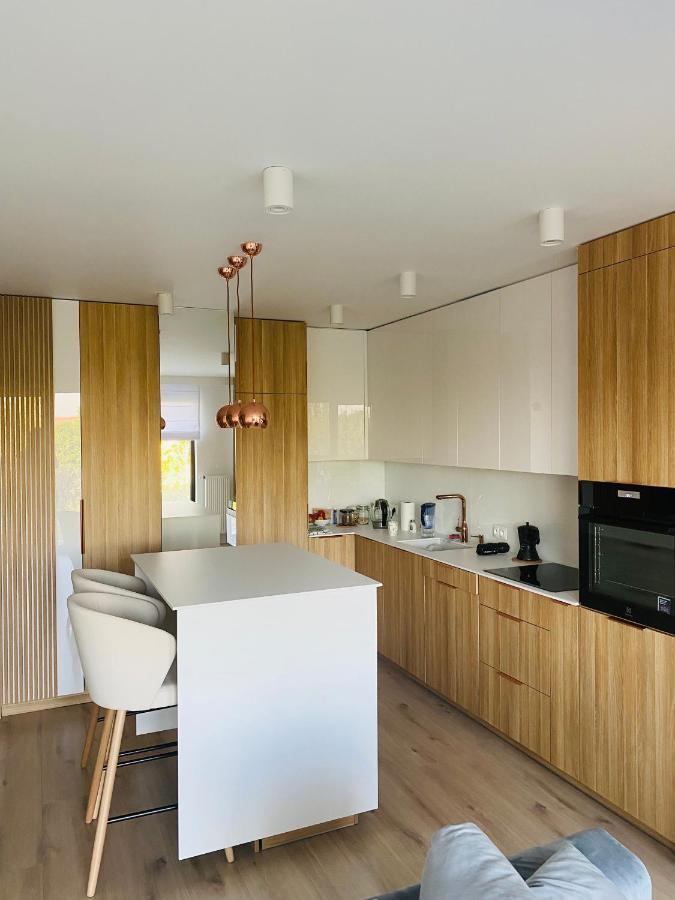 Luxury White Apartment In Park Lotnikow Краков Экстерьер фото